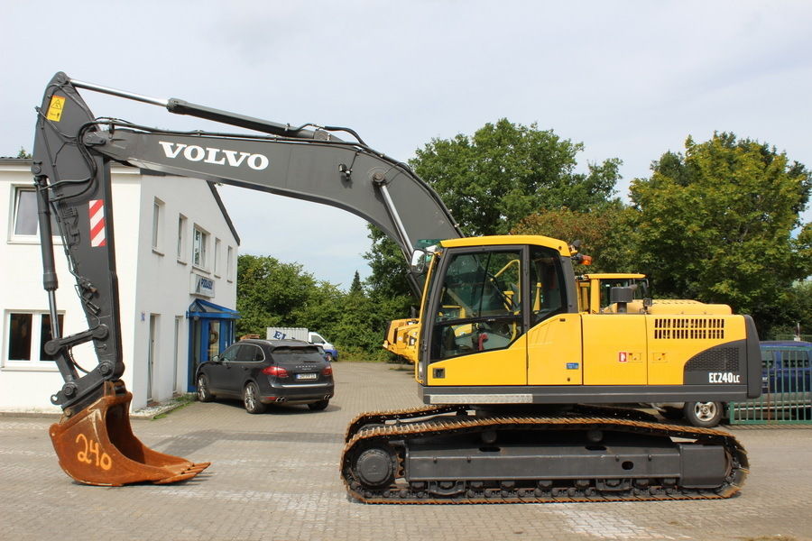 Аренда гусеничного экскаватора VOLVO EC 240 Аренда гусеничного экскаватора VOLVO EC 240