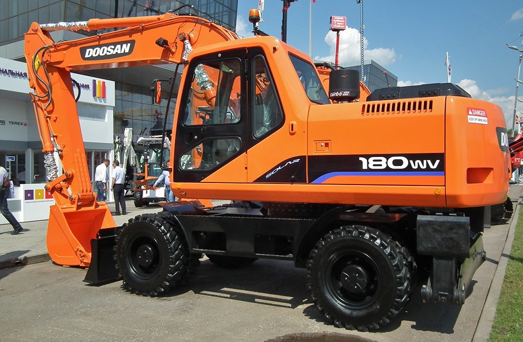 Аренда колесного экскаватора DOOSAN 180W Аренда колесного экскаватора DOOSAN 180W