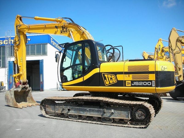 Аренда гусеничного экскаватора JCB js 200 Аренда гусеничного экскаватора JCB js 200
