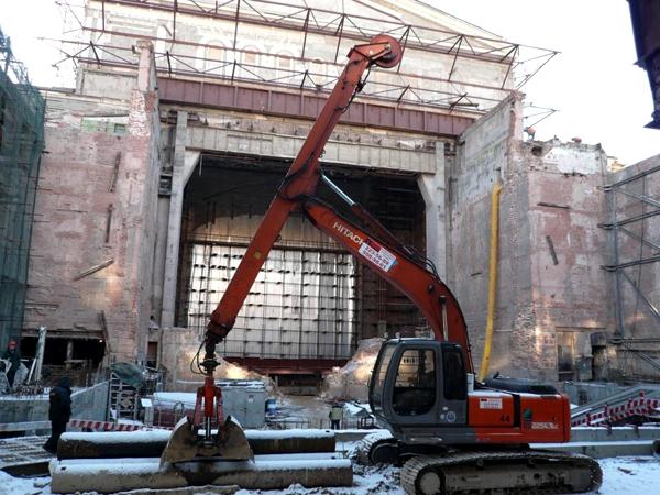 Аренда гусеничного грейфера на базе экскаватора Hitachi zx 225 URLC Аренда гусеничного грейфера на базе экскаватора Hitachi zx 225 URLC