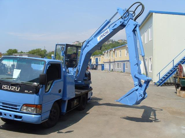 Аренда японского автоэкскаватора Isuzu ELF Аренда японского автоэкскаватора Isuzu ELF