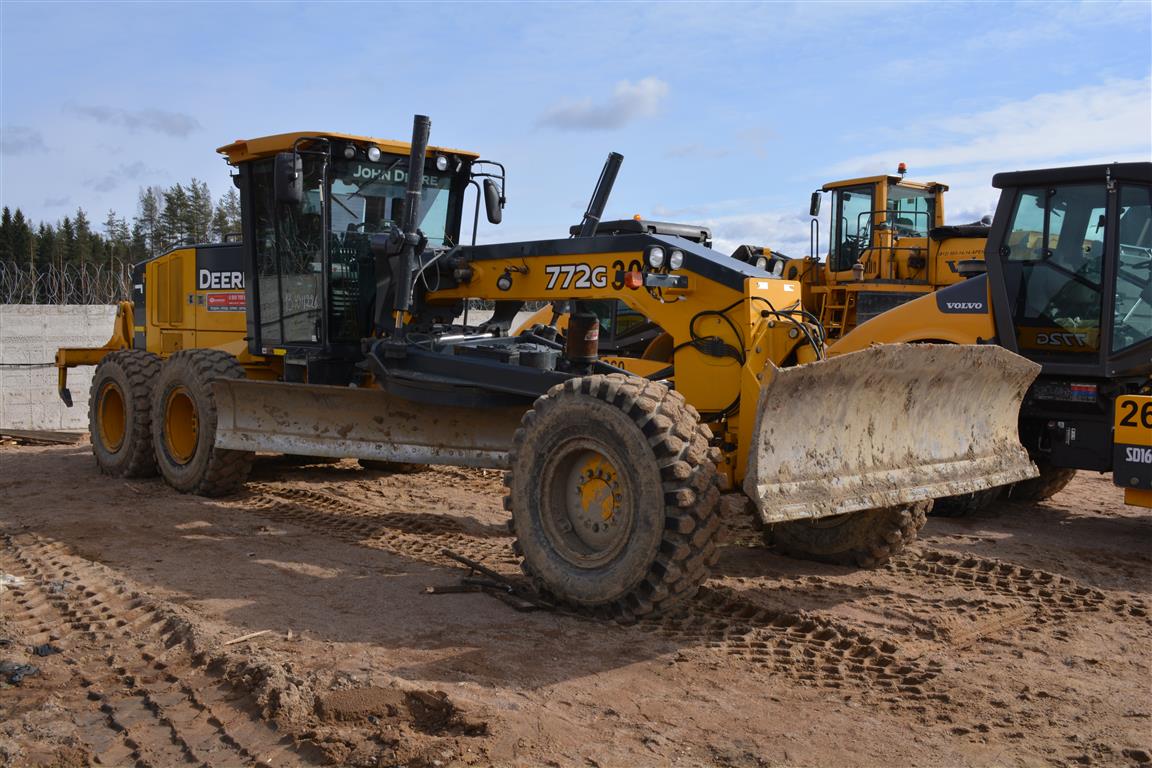 Аренда грейдера John Deere 772G