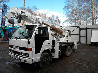 Аренда ямобура AICHI D502 на базе Isuzu Elf Аренда ямобура AICHI D502 на базе Isuzu Elf