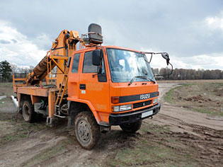 Аренда ямобура AICHI D706 на базе Isuzu Forward Аренда ямобура AICHI D706 на базе Isuzu Forward